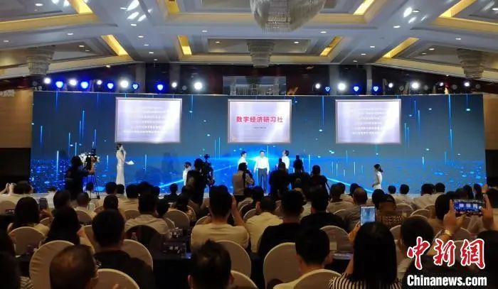 “5G+工业互联网”赋能数字化转型，未来工厂引